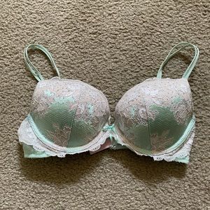 Victoria’s Secret very sexy push up bra
